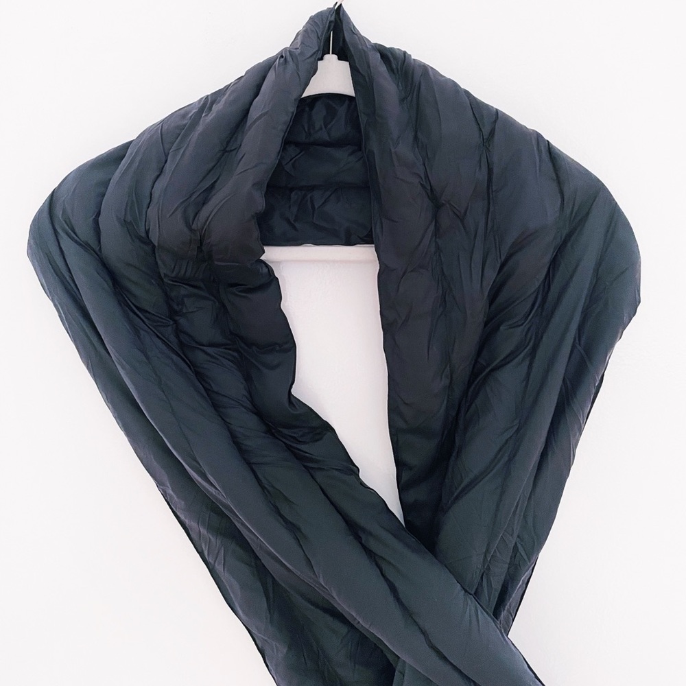 Black Puffer Scarf w/ Travel Bag